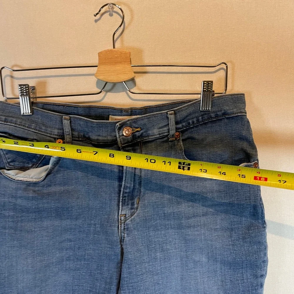 Levi Strauss Co Bermuda Shorts Women's‎ Blue Denim Mid Rise - Size 31